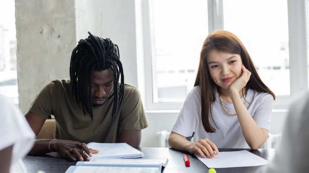 Chọn ngành du học để định cư: nhóm ngành dễ ở lại