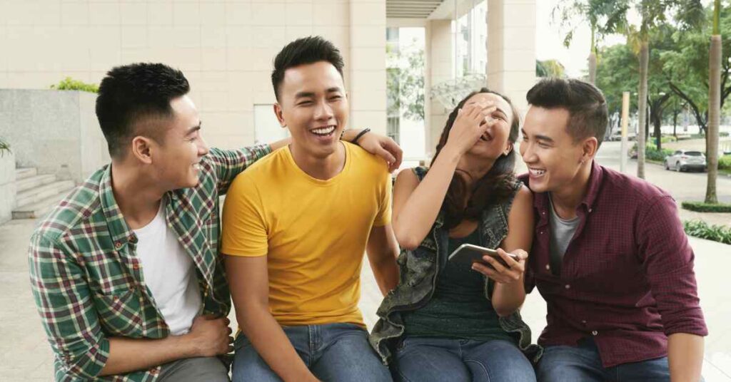 Cộng đồng người Việt ở nước ngoài: mạng lưới hỗ trợ và điểm tựa ngày đầu