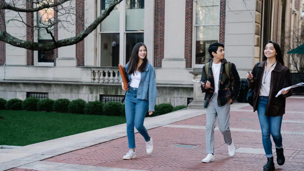 Du học nghề hay du học đại học: chọn đường nào dễ ở lại