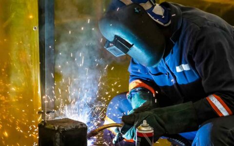 EB-3 xây dựng, hàn và cơ khí: cơ hội định cư Mỹ cho thợ Việt