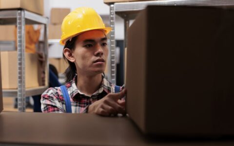 EW-3 lao động phổ thông: điều kiện, ưu nhược điểm và vì sao hàng chờ dài hơn