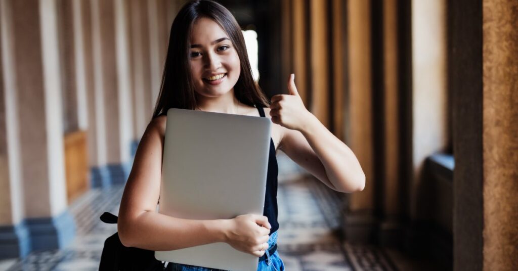 OPT ở lại Mỹ: con đường làm việc thực hành sau tốt nghiệp cho sinh viên F-1