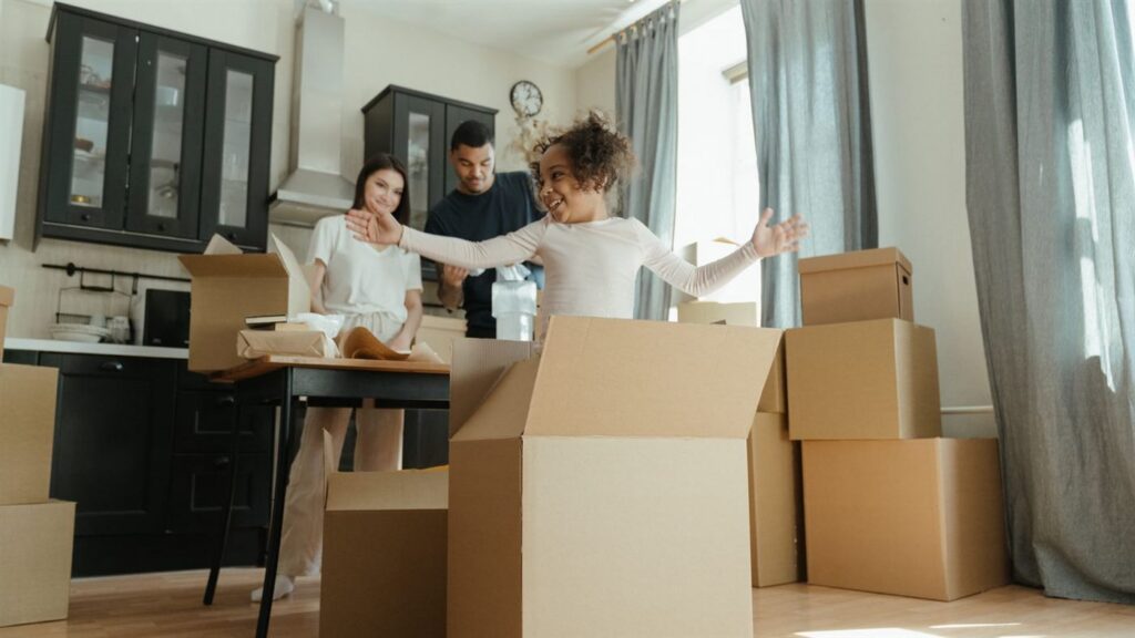 Thủ tục cần làm khi mới sang: SIM, tài khoản, thuê nhà