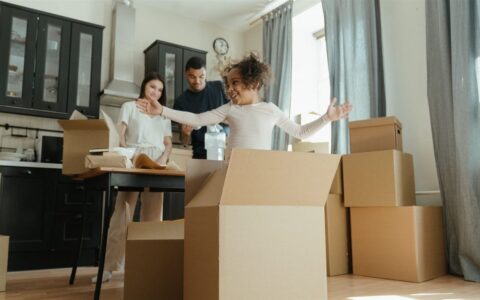 Thủ tục cần làm khi mới sang: SIM, tài khoản, thuê nhà